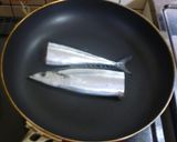 パパのフライパンで焼きサンマ作り方1写真