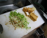 豆苗と厚揚げの豆板醤炒め作り方2写真