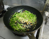 豆苗と厚揚げの豆板醤炒め作り方3写真