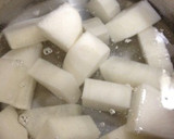 ★わが家の定番「鶏手羽中の鶏大根」★作り方2写真