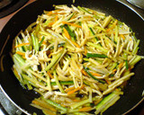 棒棒鶏の材料を使って炒め棒棒鶏丼作り方5写真