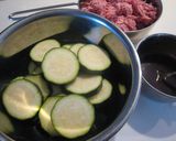 ズッキーニとひき肉の甜麺醤炒め。作り方1写真