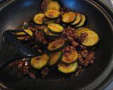 ズッキーニとひき肉の甜麺醤炒め。作り方4写真