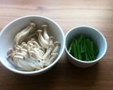 照り焼きチキン☆シメジ☆ニラ玉丼作り方1写真