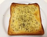 塩麹でガーリックトースト☆作り方3写真