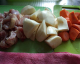 鶏肉とメークインと人参の煮物作り方1写真