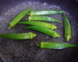 オクラとヤングコーンのシーザーサラダ作り方1写真