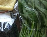空芯菜＋わかめ＋油揚げのお味噌汁作り方1写真