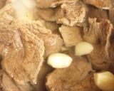 馬すじのワイン煮込みシチュー作り方1写真