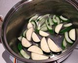 母の味♬　きゅうりと茄子と天かす味噌汁作り方2写真