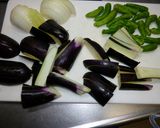 豚肉・なす・玉ねぎ・ししとうのみそいため作り方1写真