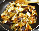 茄子とシメジのバジル風味炒め♪作り方6写真