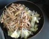 チーズ＆たまごがトロリ♪レタス焼うどん♪作り方5写真