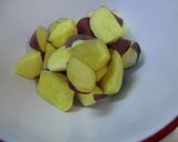 鶏手羽先とさつまいものしょうゆ麹炒め作り方1写真