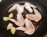 鶏手羽先とさつまいものしょうゆ麹炒め作り方2写真