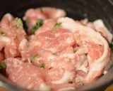 お弁当に♪塩麹で豚こまの紫蘇だんご作り方1写真