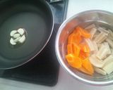 蓮根と人参のニンニクきんぴら作り方1写真