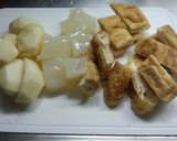 新じゃがと油揚げと蒟蒻の煮物作り方1写真