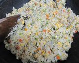 子供喜ぶ♪小松菜としらすの彩り炒飯☆作り方8写真