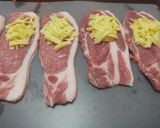 生姜焼き用豚肉もチーズイントンカツに♪作り方1写真