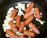 ソーセージとセロリの葉のにんにく炒め作り方1写真
