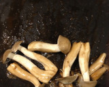 茸と秋刀魚のムニエル トリュフソース添え作り方2写真