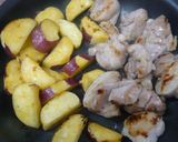 バター香る♪　薩摩芋と鶏の味噌炒め作り方6写真