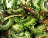 醤油麹DEゴーヤと豚ばら肉炒め作り方1写真