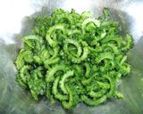 ご飯のお供に⭐苦み薄らぐゴーヤの炒め物♪作り方2写真
