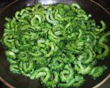 ご飯のお供に⭐苦み薄らぐゴーヤの炒め物♪作り方4写真