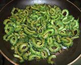 ご飯のお供に⭐苦み薄らぐゴーヤの炒め物♪作り方5写真