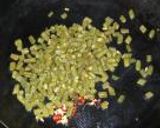 見た目は地味な中国家庭料理☆酸豆角炒肉作り方5写真
