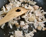 *チキンときのこの鶏だしパスタ*作り方3写真