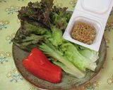とろ〜り納豆ドレッシングのレタスサラダ作り方1写真