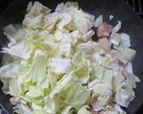 鶏ももとキャベツの塩麹炒め。作り方3写真