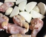 食欲の秋にぴったり☆大根と鶏手羽のみそ煮作り方3写真