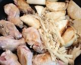 食欲の秋にぴったり☆大根と鶏手羽のみそ煮作り方4写真