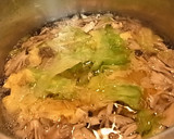 鶏白だしのまいたけとレタスのスープ作り方3写真