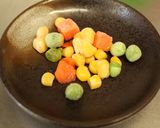 お弁当に簡単♪ミックスベジタブルでお花✿作り方1写真