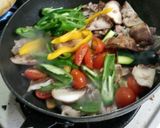 豚肉とキノコ類のトマト炒め★作り方2写真