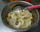 エビ＆野菜のバター・カレースパイス炒め作り方1写真