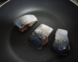 サバ１切れで簡単さっぱり焼き♡お弁当作り方3写真