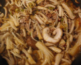 ピリ辛・豚挽肉ときのこの焼き飯作り方7写真