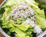 しっとりレタスとしらすのサラダ作り方1写真