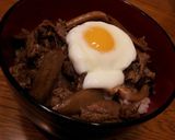 温泉卵がとろ～り♪ごぼう入り牛丼作り方4写真