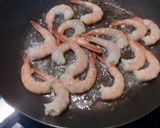 お弁当にシソ入り卵で、エビのたまごとじ作り方3写真