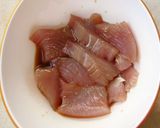 安いマグロは焼く♪ピーマン入りで中華風作り方1写真