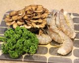 簡単うまぁ♪エビと舞茸のバターポン酢炒め作り方1写真