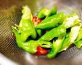 甘唐辛子と豚肉、蓮根の醤油炒め作り方1写真