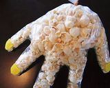 ハロウィン☆ゾンビの手ポップコーン作り方9写真